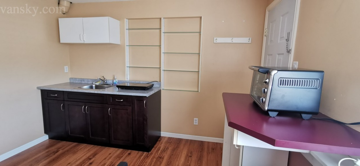 210704161326_kitchen 2.jpg